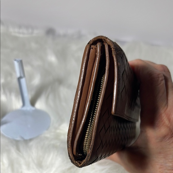 Bottega Veneta Brown Woven leather Long Wallet. p46 - Picture 7 of 11